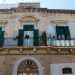 Maria Giuseppa vive a Carbonara, quartiere a sud-est di Bari, non per in qualche edificio senza balconi di periferia, ma in un palazzotto dellOttocento, a pochi passi dalla stazione